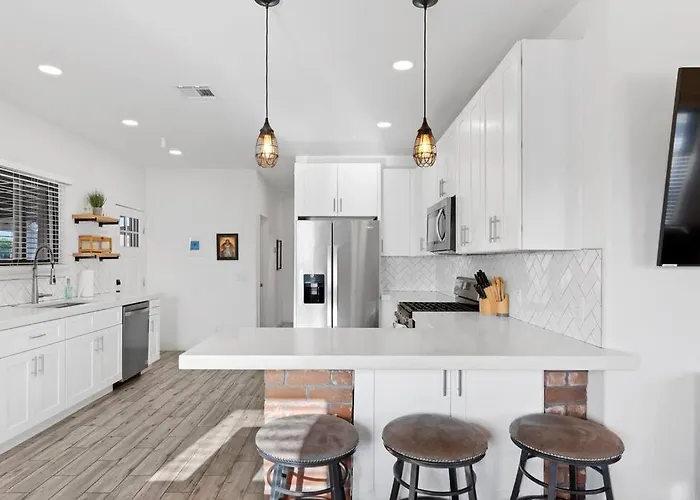 Hummingbird Harmony House With Bbq And Hot Tub In Downtown Apartment Phoenix