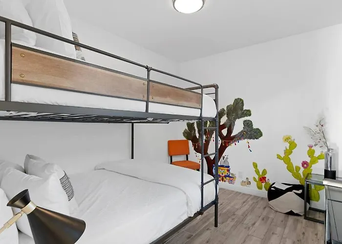 Hummingbird Harmony House With Bbq And Hot Tub In Downtown Apartment *