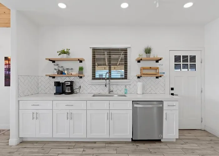 Hummingbird Harmony House With Bbq And Hot Tub In Downtown Apartment Phoenix
