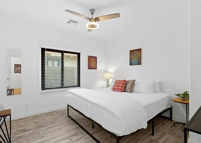 Hummingbird Harmony House With Bbq And Hot Tub In Downtown Phoenix