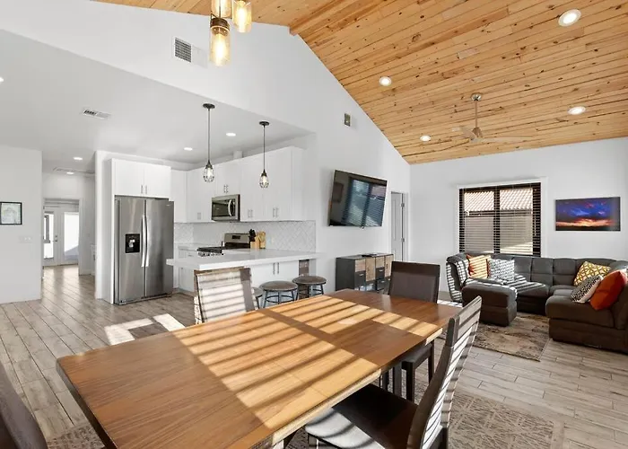 Hummingbird Harmony House With Bbq And Hot Tub In Downtown Apartment Phoenix