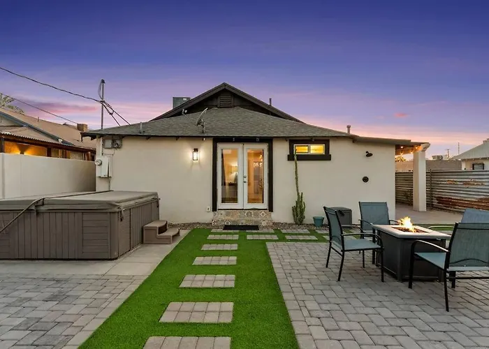 Hummingbird Harmony House With Bbq And Hot Tub In Downtown Phoenix