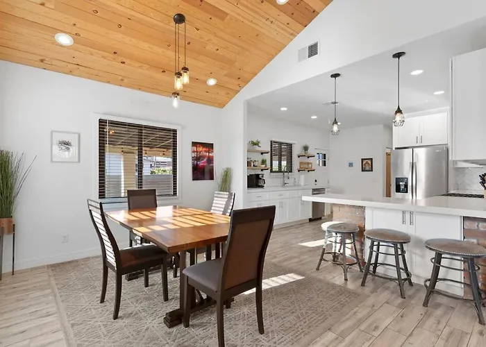 Hummingbird Harmony House With Bbq And Hot Tub In Downtown Phoenix