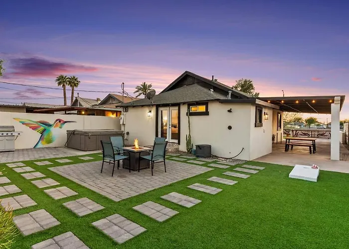 Hummingbird Harmony House With Bbq And Hot Tub In Downtown Apartment